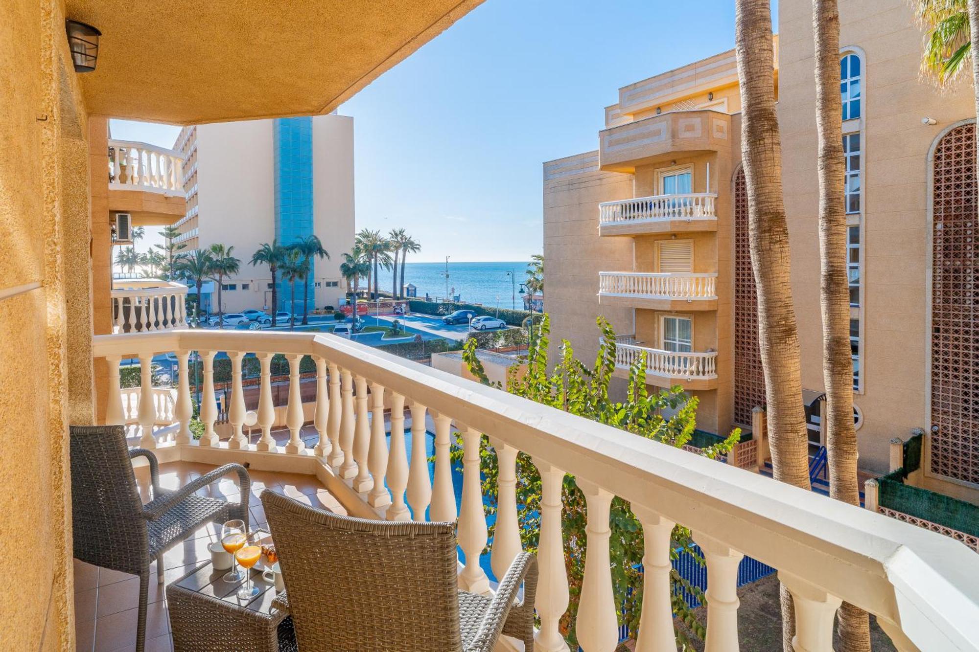 Casa Playa Guadalmar, Beautiful Apartment In Front Of The Sea, Wifi, Ac, Smart Tv, Private Parking Málaga Kültér fotó