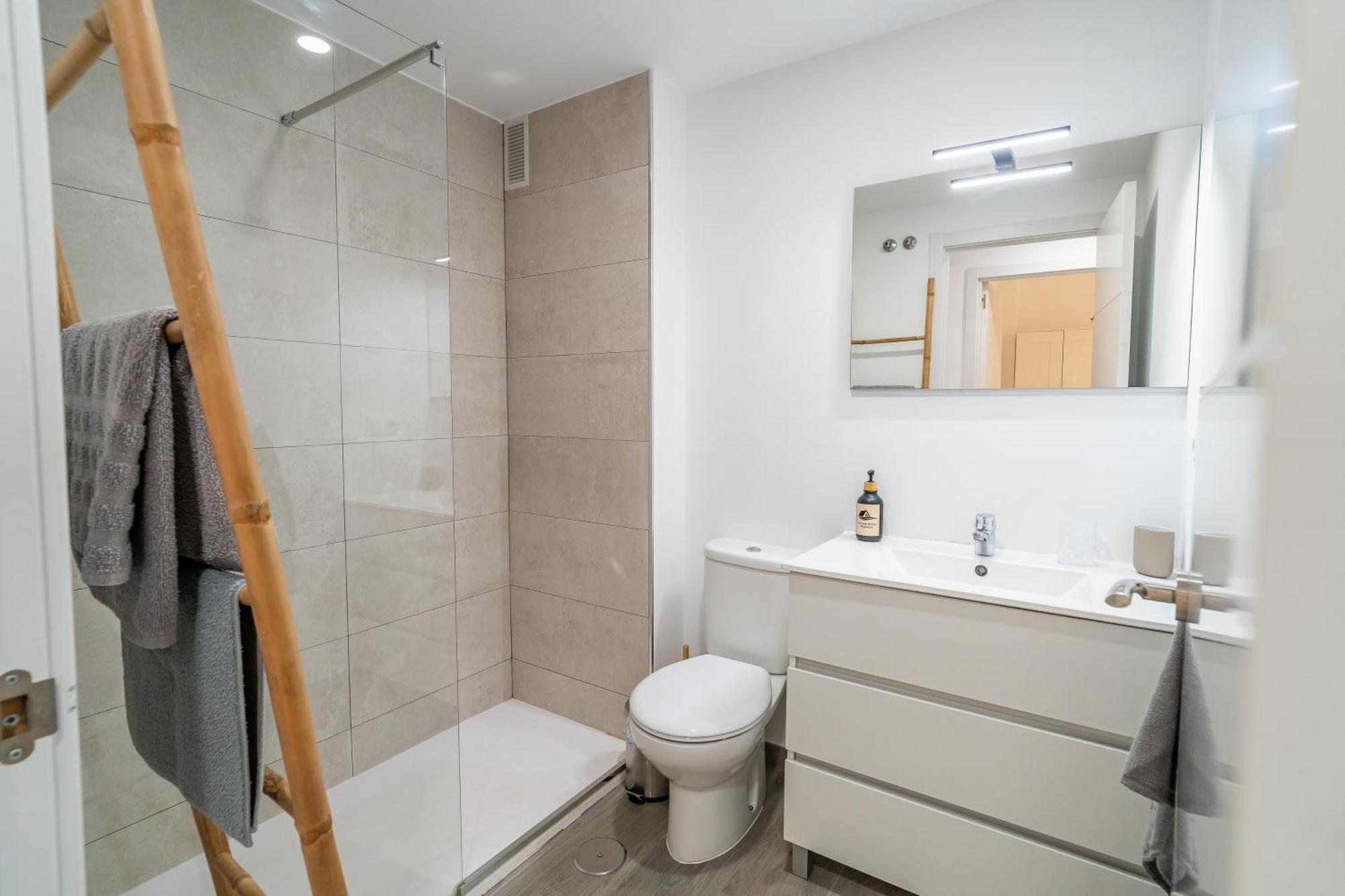 Casa Playa Guadalmar, Beautiful Apartment In Front Of The Sea, Wifi, Ac, Smart Tv, Private Parking Málaga Kültér fotó